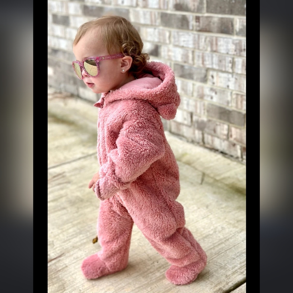 💙3/$15💗Just one you by Carter's baby girl fuzzy bodysuit💗
